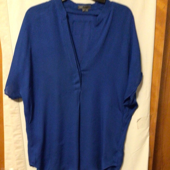 Vince Tops - Vince 100% Silk blouse SZ M